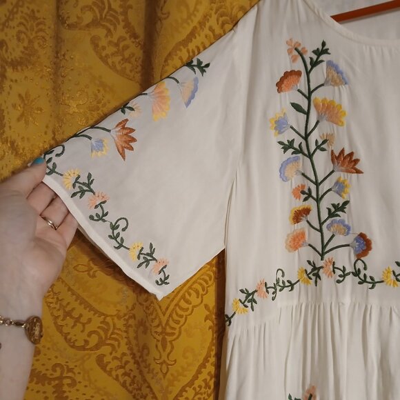 Size xl embroidered cream dress - Picture 2 of 10